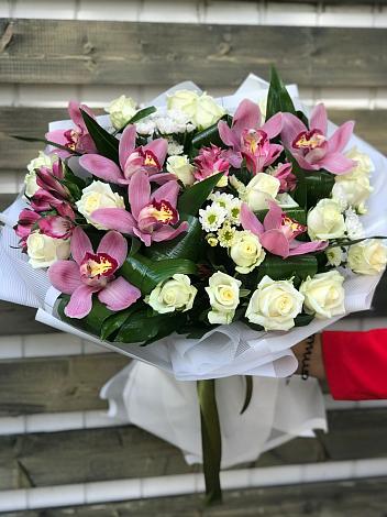 Букет цветов из: Розы и Хризантемы в Чурилово