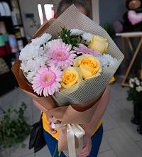 Букет цветов из:  Герберы, Розы и Хризантемы в Чурилово